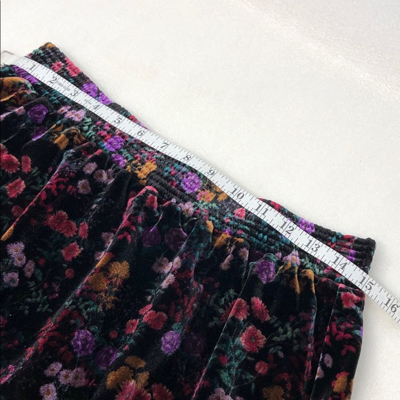 LOFT Skirt Black Dark Floral Velvet Ruffle Hem Mini Whimsigoth Size Medium - Picture 7 of 10